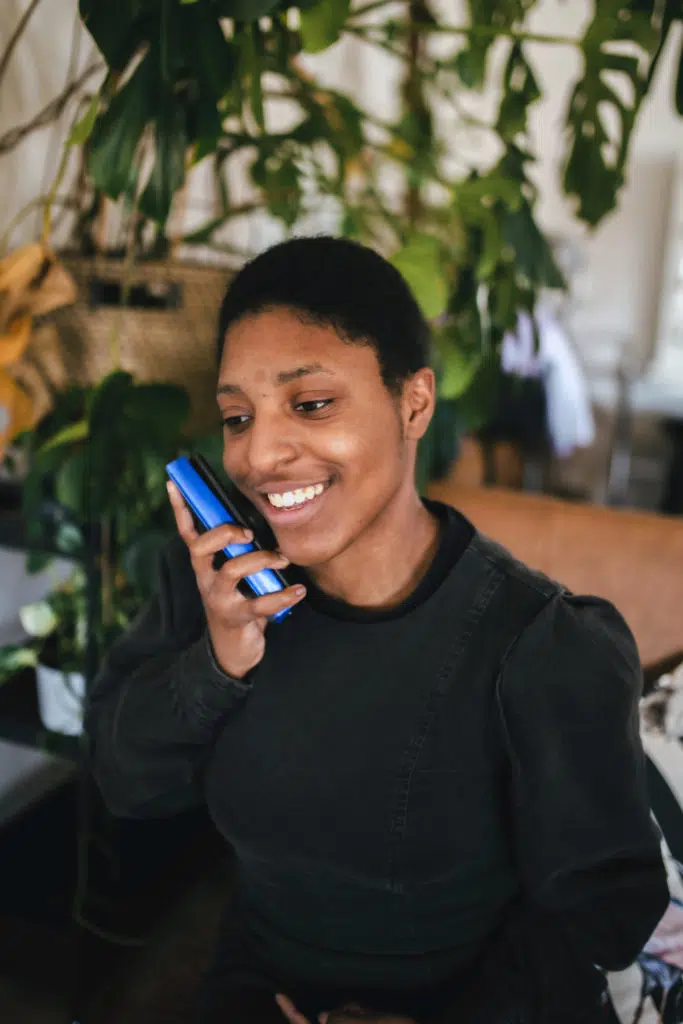 Rachele smiling on the phone